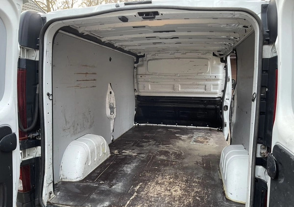 Renault Trafic cena 36000 przebieg: 186000, rok produkcji 2015 z Czarne małe 562
